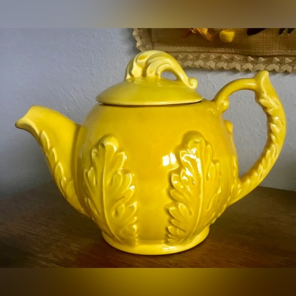 Vintage Red Wing Pottery Teapot - Yellow No. 259 - Picture 2 of 14